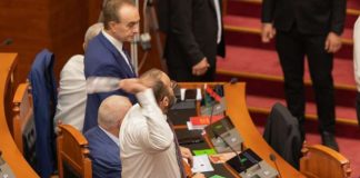 PS kërkon përjashtimin e Gazment Bardhit dhe Klevis Balliut për 60 ditë nga Parlamenti