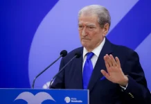 “Listë e zezë me emra dhe foto”/ Sali Berisha: Do publikojmë ata që dhunuan protestuesit