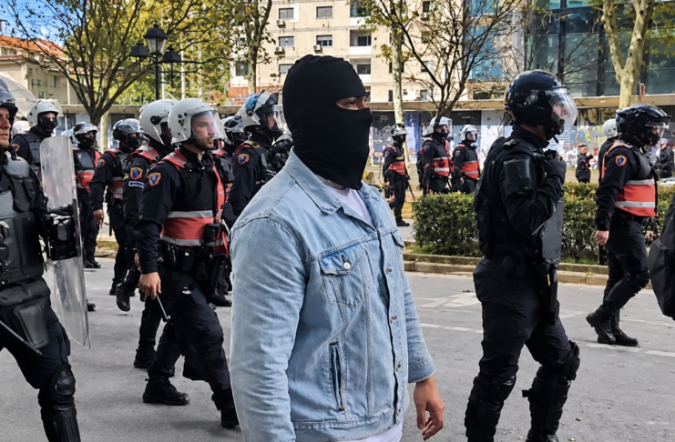 Kush janë mercenarët me maska që po përdoren nga një kufomë politike