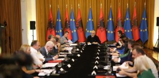 I kërkoi Ramës zgjidhje politike, Spiropali nuk shkon në mbledhjen e Grupit Socialist
