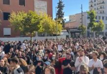 Elbasani revoltohet për të dytën ditë, gjimnazistët dhe studentët bojkotojnë mësimin dhe dalin në protestë