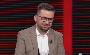Gazetari bën denoncimin e fortë dhe publikon mesazhet +18 me kryebashkiakun e Kolonjës: Erion Isai u kërkon favore s*ksuale punonjësve meshkuj
