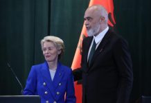 KokëRama, DASH e nxin, Ursula e zbardh