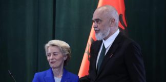 KokëRama, DASH e nxin, Ursula e zbardh