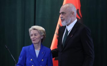 KokëRama, DASH e nxin, Ursula e zbardh