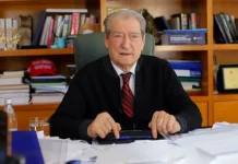 Berisha thirrje bizneseve dhe qytetarëve të Tiranës t’i bashkohen protestës
