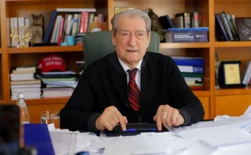 Berisha thirrje bizneseve dhe qytetarëve të Tiranës t’i bashkohen protestës